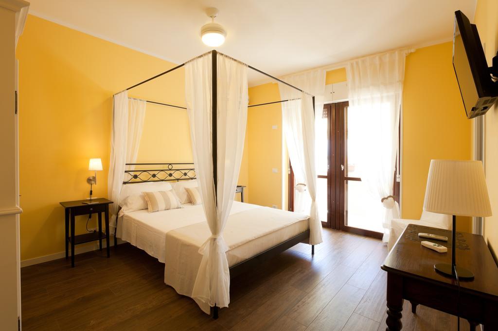 La Tuia E Il Tasso Bed & Breakfast Cagliari Phòng bức ảnh